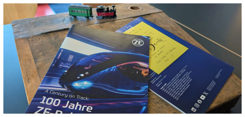 Zwei Druck-Exemplare der Chronik "100 Jahre ZF-Bahntechnik", mit einer Dankesnotiz der Auftraggeberin